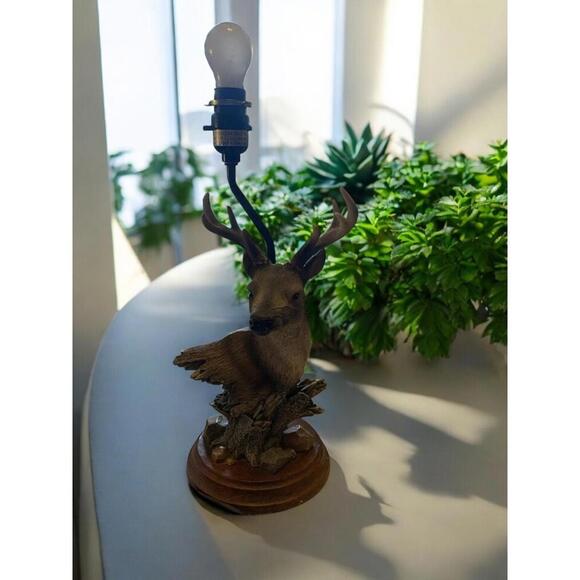 Deer Lamp 8 pt Buck 19 inches Tall Table Lamp Rustic Cabin Man Hunter - Picture 1 of 6